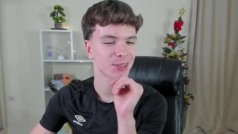 Snapshot of calvin_loves_you chatting on December 17, 7:04 pm Hey I am Calvin online show from December 17, 7:04 pm