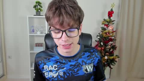Snapshot of calvin_loves_you chatting on December 14, 7:14 pm Hey I am Calvin online show from December 14, 7:14 pm