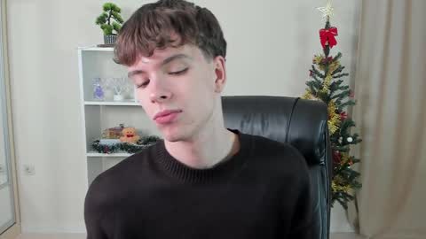 Snapshot of calvin_loves_you chatting on December 21, 7:06 pm Hey I am Calvin online show from December 21, 7:06 pm