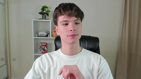 Snapshot of calvin_loves_you chatting on February 8, 7:05 pm Hey I am Calvin online show from February 8, 7:05 pm
