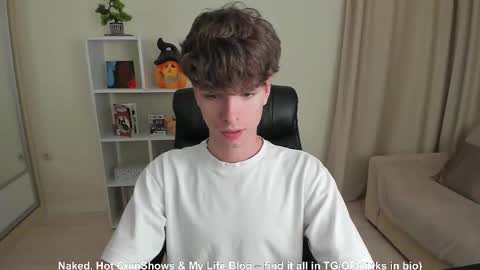 Snapshot of calvin_loves_you chatting on September 12, 6:10 pm Hey I am Calvin online show from September 12, 6:10 pm
