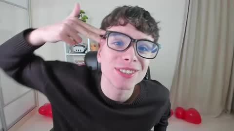 Snapshot of calvin_loves_you chatting on February 15, 7:06 pm Hey I am Calvin online show from February 15, 7:06 pm