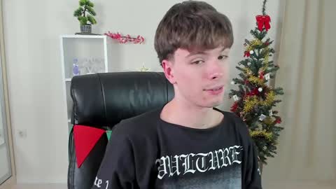 Snapshot of calvin_loves_you chatting on December 28, 7:11 pm Hey I am Calvin online show from December 28, 7:11 pm