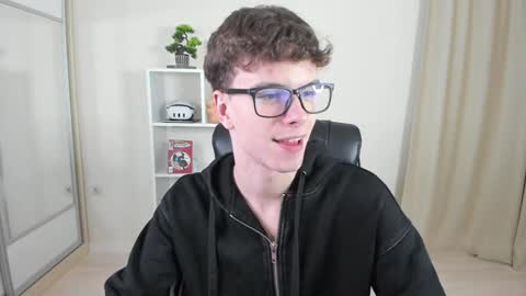 Snapshot of calvin_loves_you chatting on January 31, 7:08 pm Hey I am Calvin online show from January 31, 7:08 pm