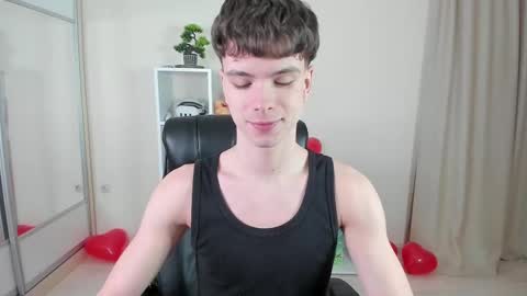 Snapshot of calvin_loves_you chatting on February 14, 7:23 pm Hey I am Calvin online show from February 14, 7:23 pm