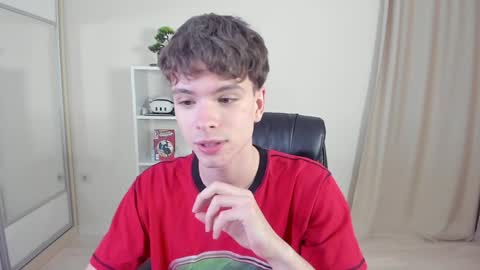 Snapshot of calvin_loves_you chatting on February 1, 7:13 pm Hey I am Calvin online show from February 1, 7:13 pm