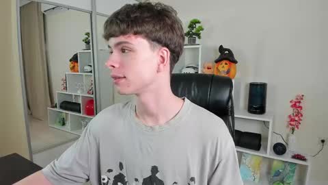 Snapshot of calvin_loves_you chatting on February 23, 7:07 pm Hey I am Calvin online show from February 23, 7:07 pm