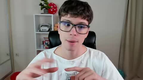 Snapshot of calvin_loves_you chatting on March 7, 7:05 pm Hey I am Calvin online show from March 7, 7:05 pm