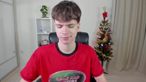 Snapshot of calvin_loves_you chatting on December 20, 7:17 pm Hey I am Calvin online show from December 20, 7:17 pm