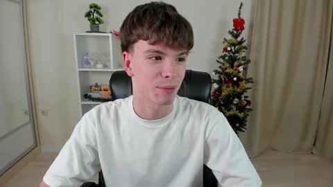 Snapshot of calvin_loves_you chatting on December 27, 7:03 pm Hey I am Calvin online show from December 27, 7:03 pm