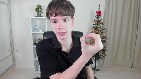 Snapshot of calvin_loves_you chatting on January 5, 7:07 pm Hey I am Calvin online show from January 5, 7:07 pm