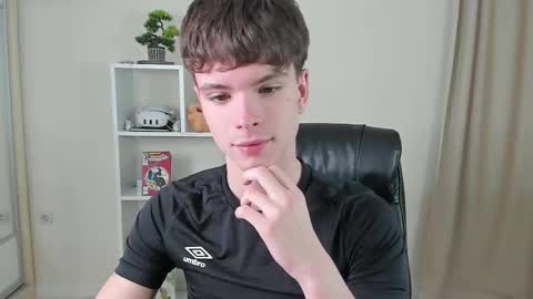 Snapshot of calvin_loves_you chatting on February 9, 7:09 pm Hey I am Calvin online show from February 9, 7:09 pm