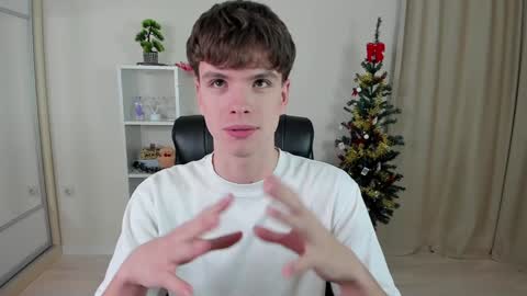 Snapshot of calvin_loves_you chatting on January 3, 7:07 pm Hey I am Calvin online show from January 3, 7:07 pm