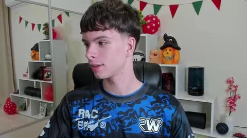 Snapshot of calvin_loves_you chatting on March 9, 7:05 pm Hey I am Calvin online show from March 9, 7:05 pm