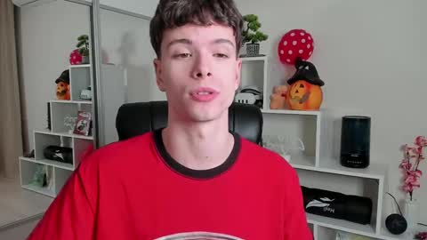 Snapshot of calvin_loves_you chatting on March 12, 7:14 pm Hey I am Calvin online show from March 12, 7:14 pm