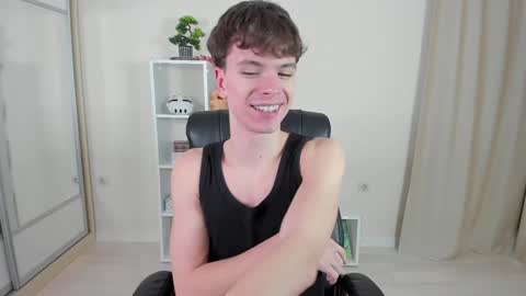 Snapshot of calvin_loves_you chatting on January 8, 7:03 pm Hey I am Calvin online show from January 8, 7:03 pm