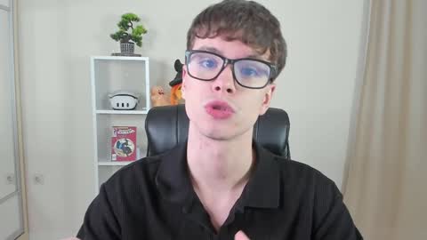 Snapshot of calvin_loves_you chatting on January 24, 7:07 pm Hey I am Calvin online show from January 24, 7:07 pm