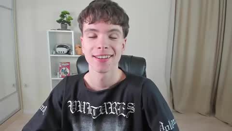Snapshot of calvin_loves_you chatting on February 11, 7:16 pm Hey I am Calvin online show from February 11, 7:16 pm