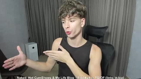 Snapshot of calvin_loves_you chatting on October 7, 2:13 pm Hey I am Calvin online show from October 7, 2:13 pm