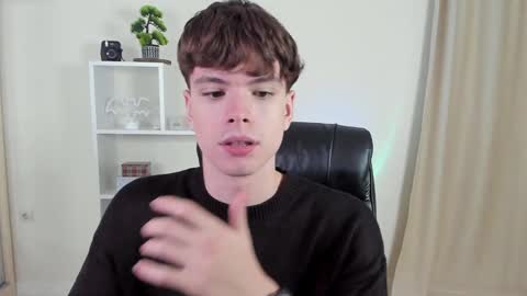 Snapshot of calvin_loves_you chatting on December 7, 7:16 pm Hey I am Calvin online show from December 7, 7:16 pm