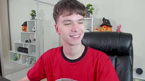 Snapshot of calvin_loves_you chatting on January 10, 7:11 pm Hey I am Calvin online show from January 10, 7:11 pm