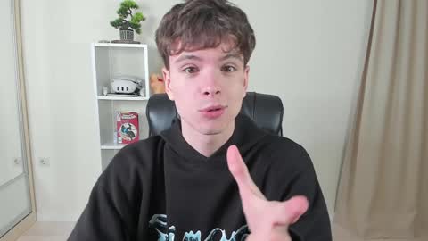 Snapshot of calvin_loves_you chatting on February 7, 7:06 pm Hey I am Calvin online show from February 7, 7:06 pm