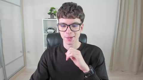 Snapshot of calvin_loves_you chatting on February 12, 7:13 pm Hey I am Calvin online show from February 12, 7:13 pm