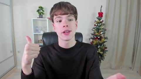 Snapshot of calvin_loves_you chatting on December 29, 7:11 pm Hey I am Calvin online show from December 29, 7:11 pm