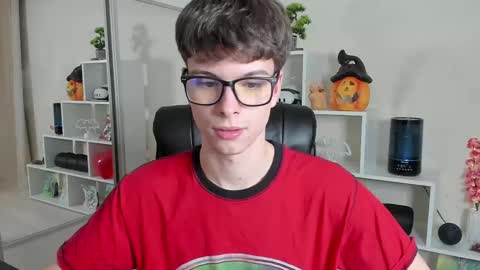 Snapshot of calvin_loves_you chatting on February 21, 7:10 pm Hey I am Calvin online show from February 21, 7:10 pm