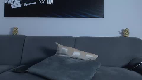 Calvin  online show from February 7, 7:18 am