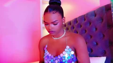 camiestrada online show from February 11, 7:07 pm