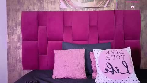 camila__bouzas online show from February 11, 12:20 pm