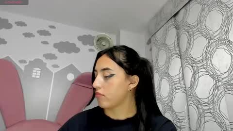 Snapshot of camilahunter__ chatting on March 4, 3:22 am Camila online show from March 4, 3:22 am