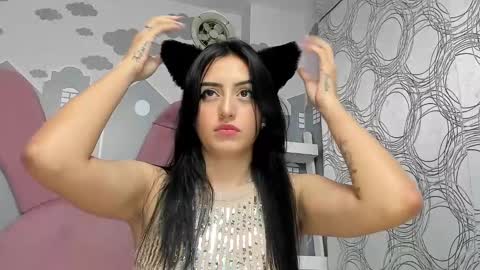 Snapshot of camilahunter__ chatting on February 16, 6:43 am Camila online show from February 16, 6:43 am