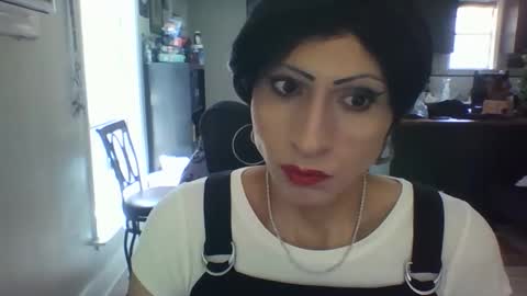 Ladyboy Ladine or Cambi online show from May 30, 6:39 pm