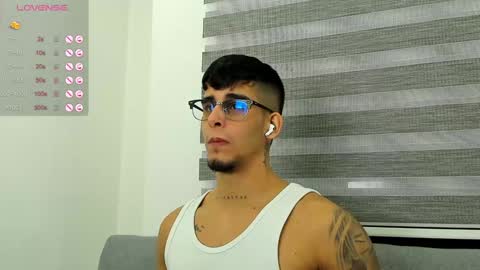 Snapshot of camilo_ospina_ chatting on January 30, 1:44 am INDEPENDENT MODEL online show from January 30, 1:44 am