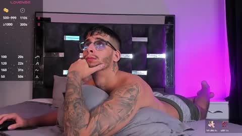 Snapshot of camilo_ospina_ chatting on February 27, 4:02 am INDEPENDENT MODEL online show from February 27, 4:02 am
