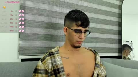Snapshot of camilo_ospina_ chatting on January 30, 9:25 am INDEPENDENT MODEL online show from January 30, 9:25 am