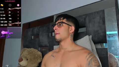 Snapshot of camilo_ospina_ chatting on September 17, 4:27 am INDEPENDENT MODEL online show from September 17, 4:27 am