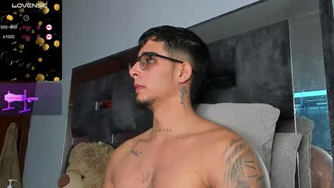   INDEPENDENT MODEL online show from November 25, 9:41 am