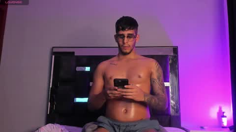 Snapshot of camilo_ospina_ chatting on March 7, 5:51 am INDEPENDENT MODEL online show from March 7, 5:51 am