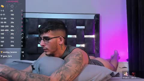 Snapshot of camilo_ospina_ chatting on March 5, 5:50 am INDEPENDENT MODEL online show from March 5, 5:50 am