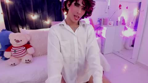 Snapshot of camilodoumit chatting on February 23, 2:29 am CamiloDoumit online show from February 23, 2:29 am