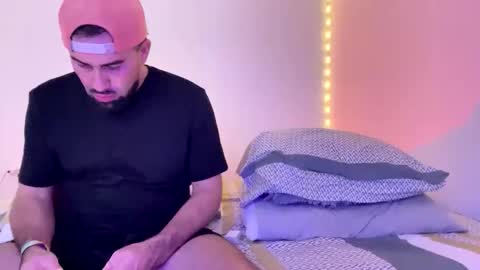 camilor_30 online show from December 18, 2:18 am