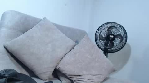 Cammi osoriioo online show from April 13, 4:39 am