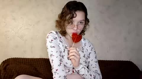 cammyrose_ online show from October 11, 7:28 pm
