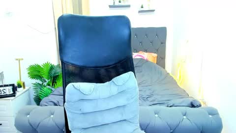 candiceferragamo online show from July 27, 1:52 pm
