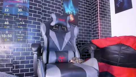 candresruiz online show from December 4, 12:38 pm