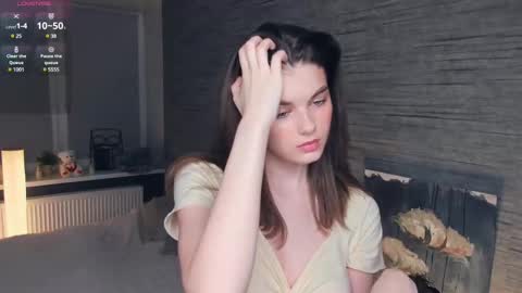 Snapshot of candy_flo chatting on March 9, 7:37 pm Flora online show from March 9, 7:37 pm