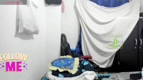 Snapshot of candy_val chatting on October 11, 7:02 am candy_val online show from October 11, 7:02 am